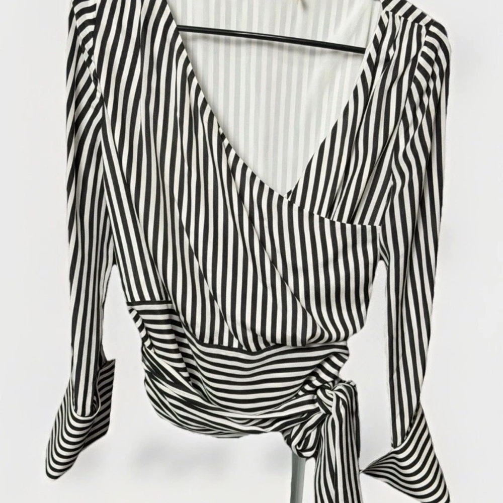 alice + olivia Black & White Stripe Silk Wrap Blouse Womens M